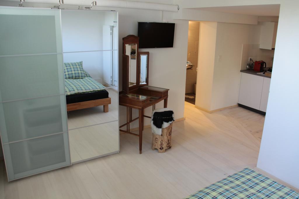 Swiss Borzoi House Bed & Breakfast Vully-les-Lacs Bilik gambar
